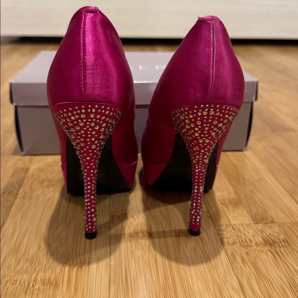 Pink heels - Picture 3 of 5